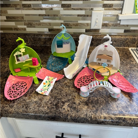 Set of Schleich Fairy Accessories, Slide and Lion training playset - Picture 1 of 8